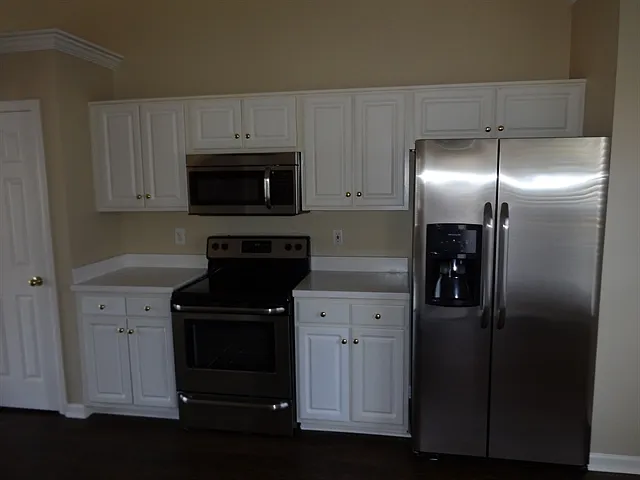 4 bed, 3.0 bath, 1798 sqft, $2,340 — Photo 2