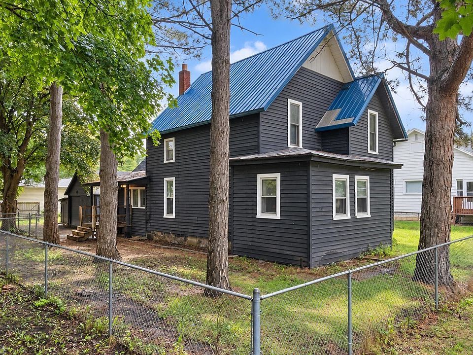 1st image of 830 Wilkinson St