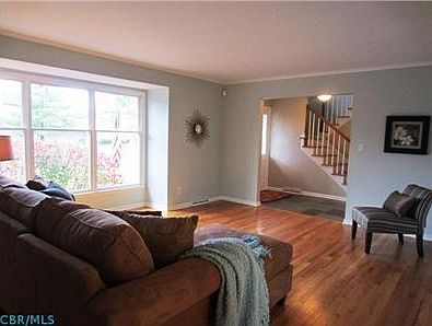 3rd image of 844 Clubview Blvd N