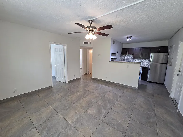 720 NE 2nd St #2 — Photo 2