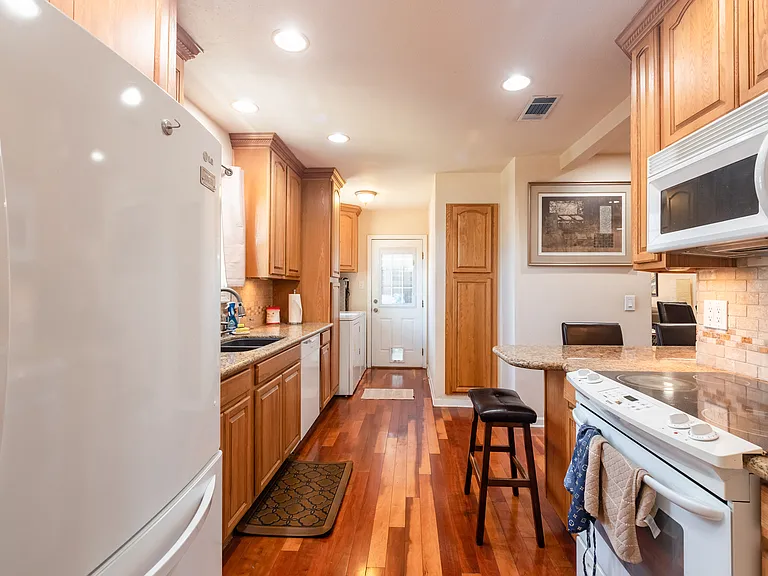 15724 Carfax Ave — Photo 8