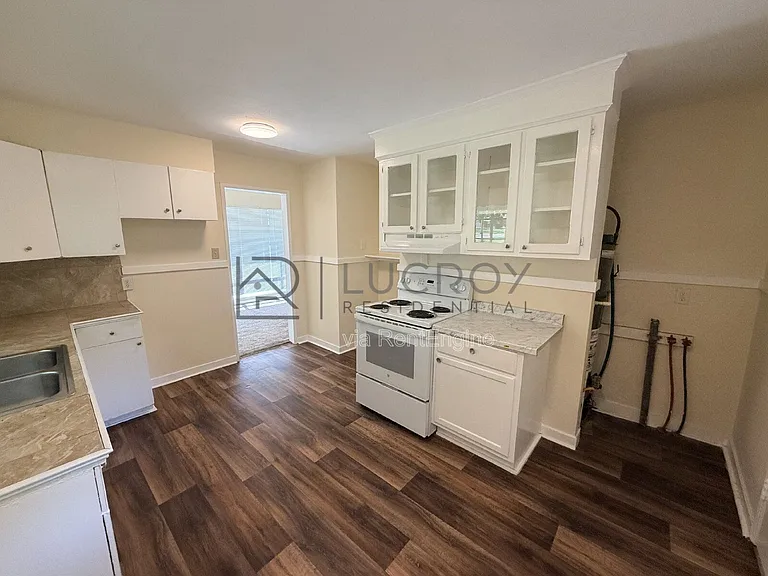 3173 Oak Forest Dr — Photo 9