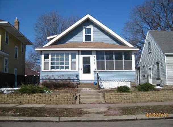 1st image of 318 4th Ave S