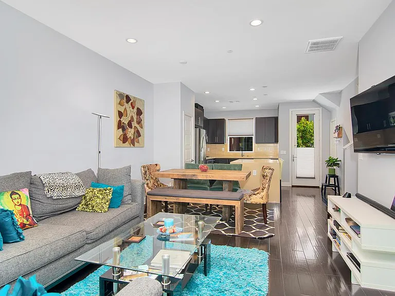 7921 Modern Oasis Dr — Photo 1