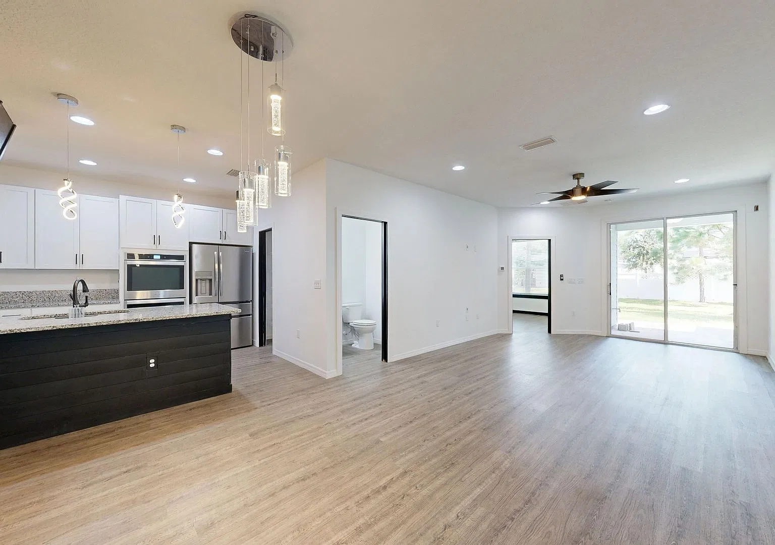 Beautiful 3 bedroom 2.5 bath townhouse — Photo 2