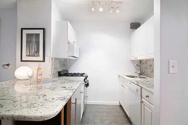 Sold by Manhattan Boutique Real Estate | media 1