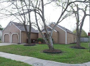 16602 Saturn Ln, Houston, TX 77062