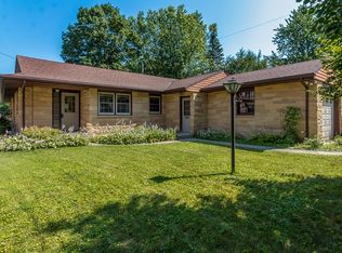 212 Westwood Dr, Mankato, MN 56001