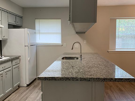 3rd image of 339 Haymarket Ln