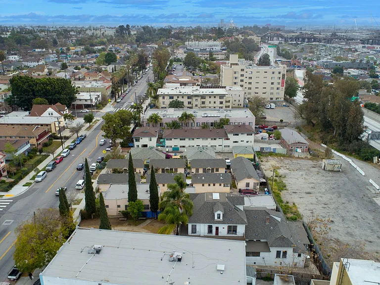 Mariachi Plaza Apartments (OLD) — Photo 10