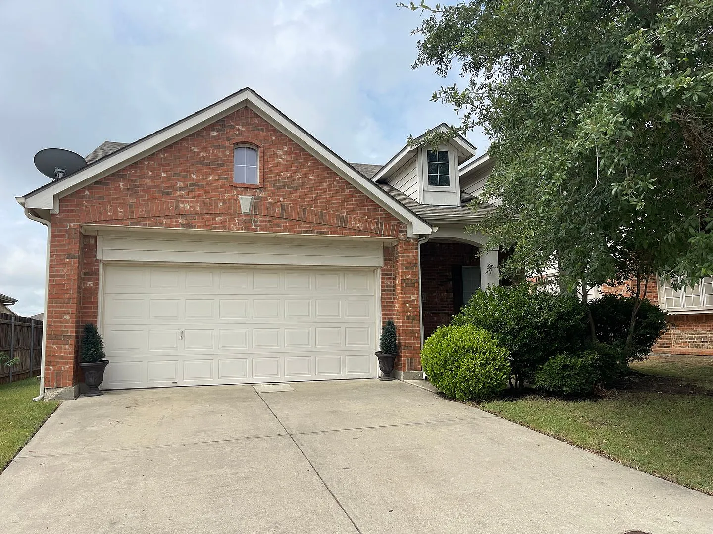 Gorgeous 3 Bedroom House for rent in North Fort Worth with an office room! — Photo 1