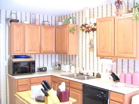2nd image of 1 Blackthorn Dr