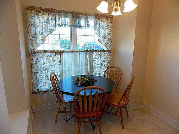 3rd image of 10533 Abbey Ln