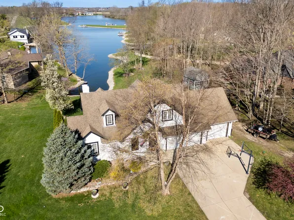 4510 N Wildwood Dr, Frankfort, IN 46041