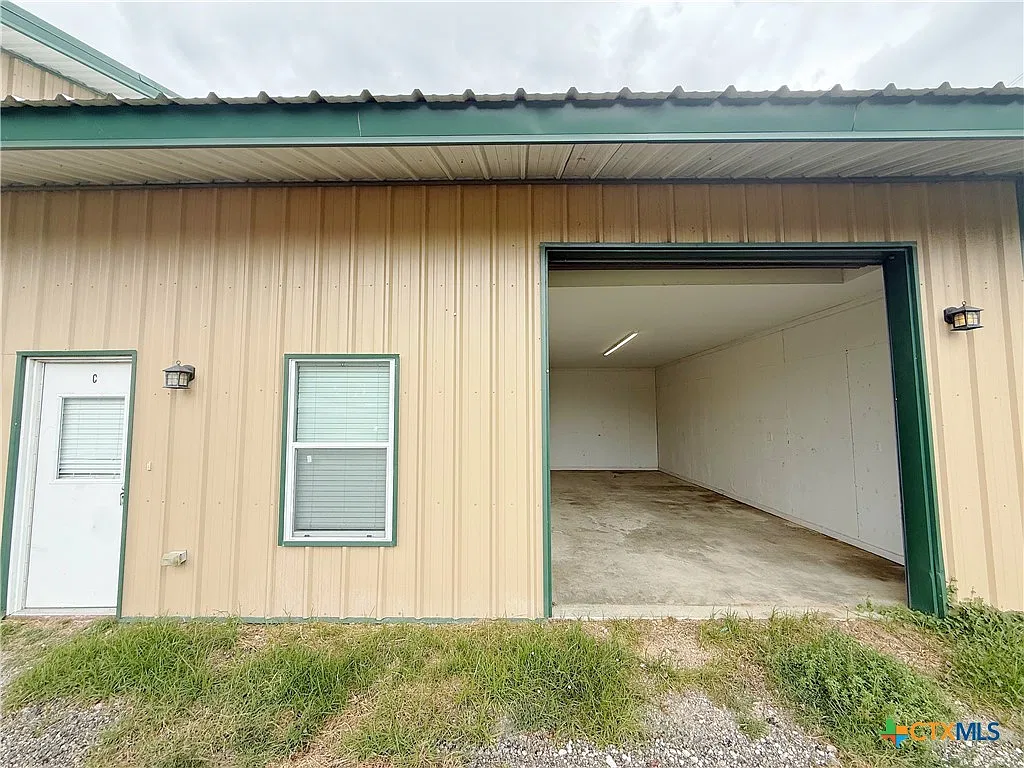 2 bed, 1.0 bath, 1298 sqft, $1,395 — Photo 1