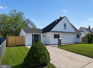 50 Autumn Ln, Levittown, PA 19055
