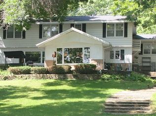 2218 W Shore Dr, Delafield, WI 53018