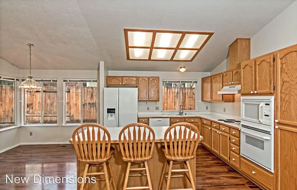 2215 Springdale Ct photo 1
