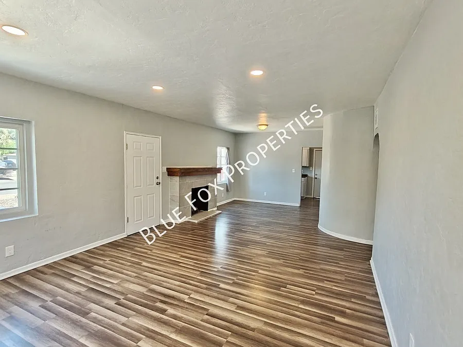 4124 East 1st Street — Photo 2