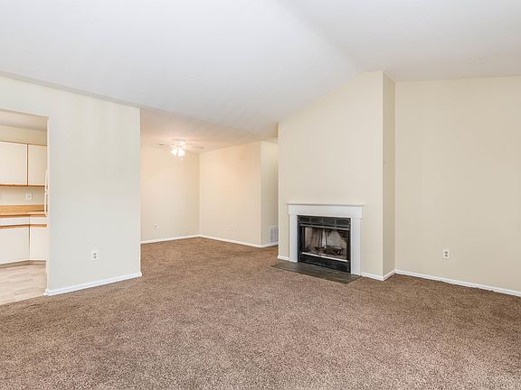 4th image of 514 Cascade Ct #1