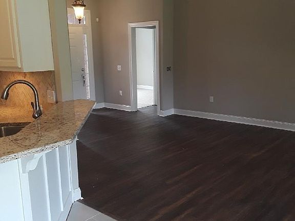 5th image of 225 Duck Creek Dr
