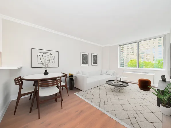 160 Riverside Boulevard image 1 of 11