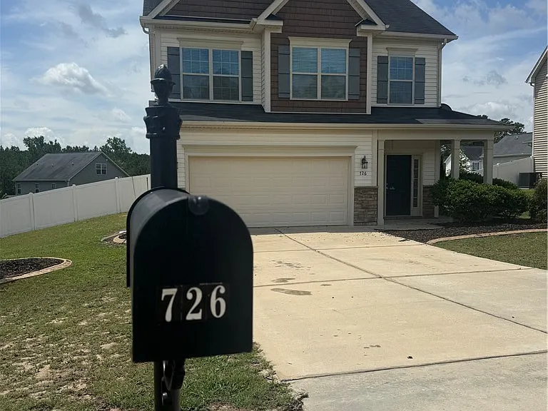 726 Century Dr — Photo 1