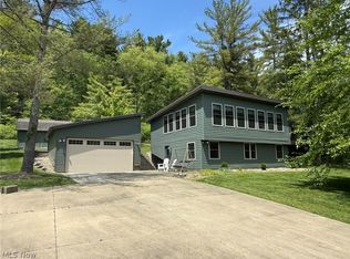 9073 N Shore Dr NE, Mineral City, OH 44656