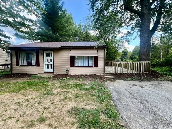 2722 Old Plank Rd, New Castle, PA 16105