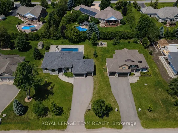 1801 Cedarlakes Way, Ottawa, ON K4P 0E3