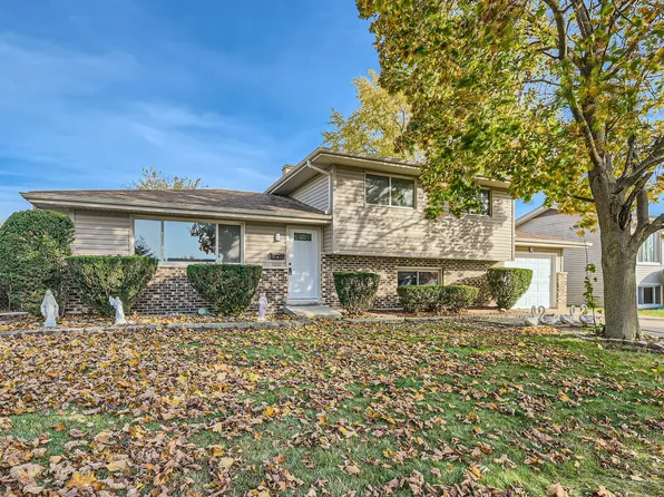 7055 Hemlock St, Hanover Park, IL 60133