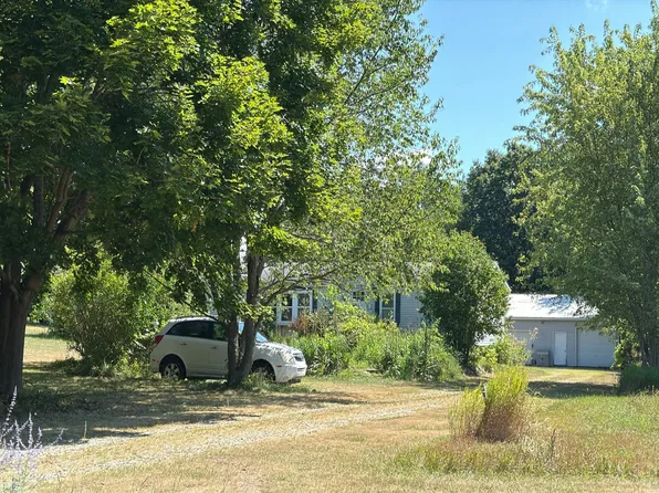 18329 Hickory Ridge Rd, Fenton, MI 48430