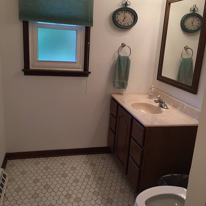 2nd image of 1035 S Summit Ave