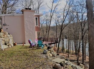 2 Woodcliff Trl, Newton, NJ 07860