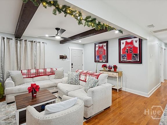 5th image of 203 Holiday Circle