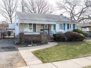 178 Pearl St, Westbury, NY 11590