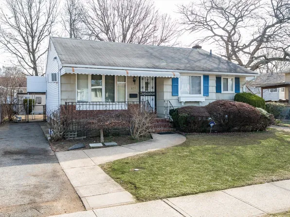 178 Pearl Street, Westbury, NY 11590