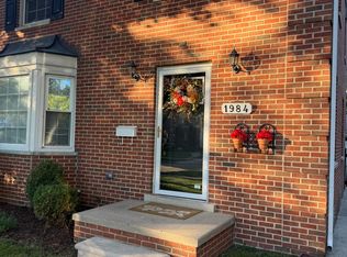 1984 Lancaster St, Grosse Pointe Woods, MI 48236