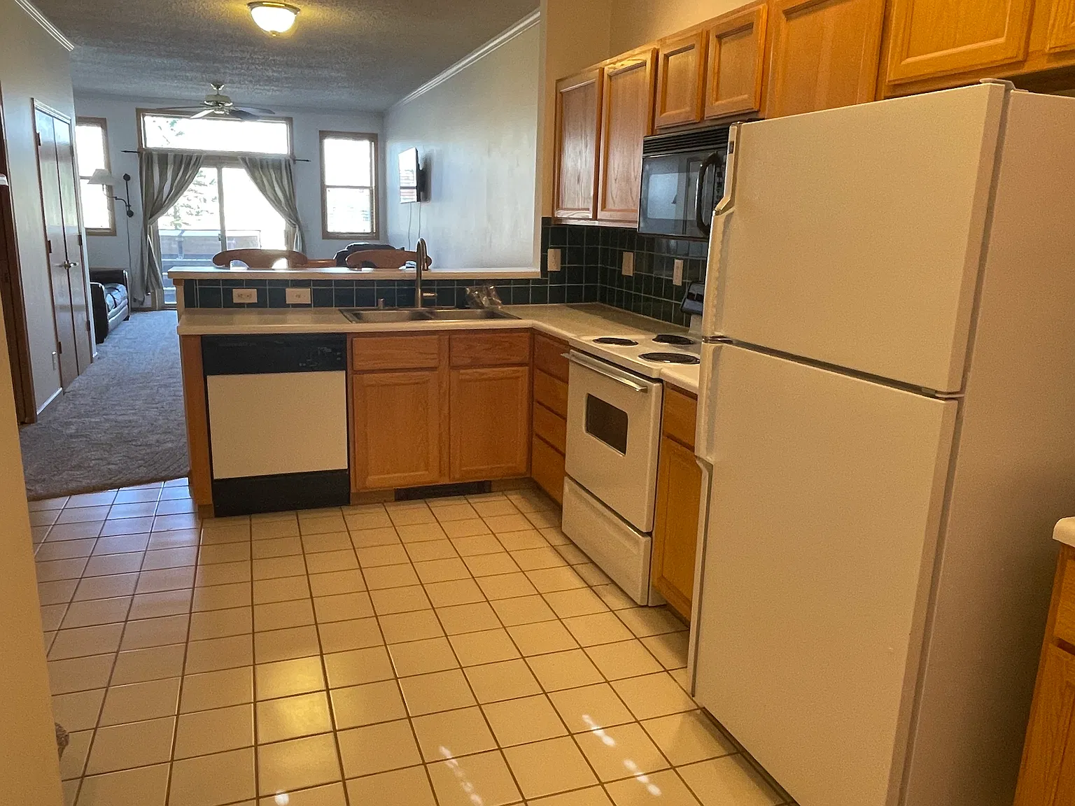 2 bed, 2.5 bath, 1348 sqft, $3,300 — Photo 4