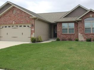 1909 Crimson Oak Dr, Maryville, IL 62062