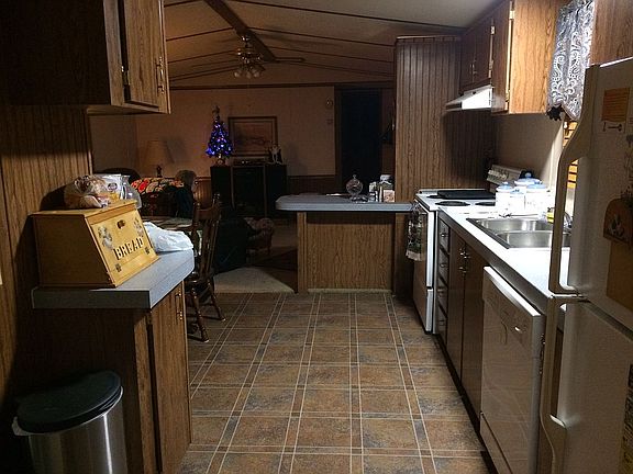 3rd image of 2956 McCoinsville Rd