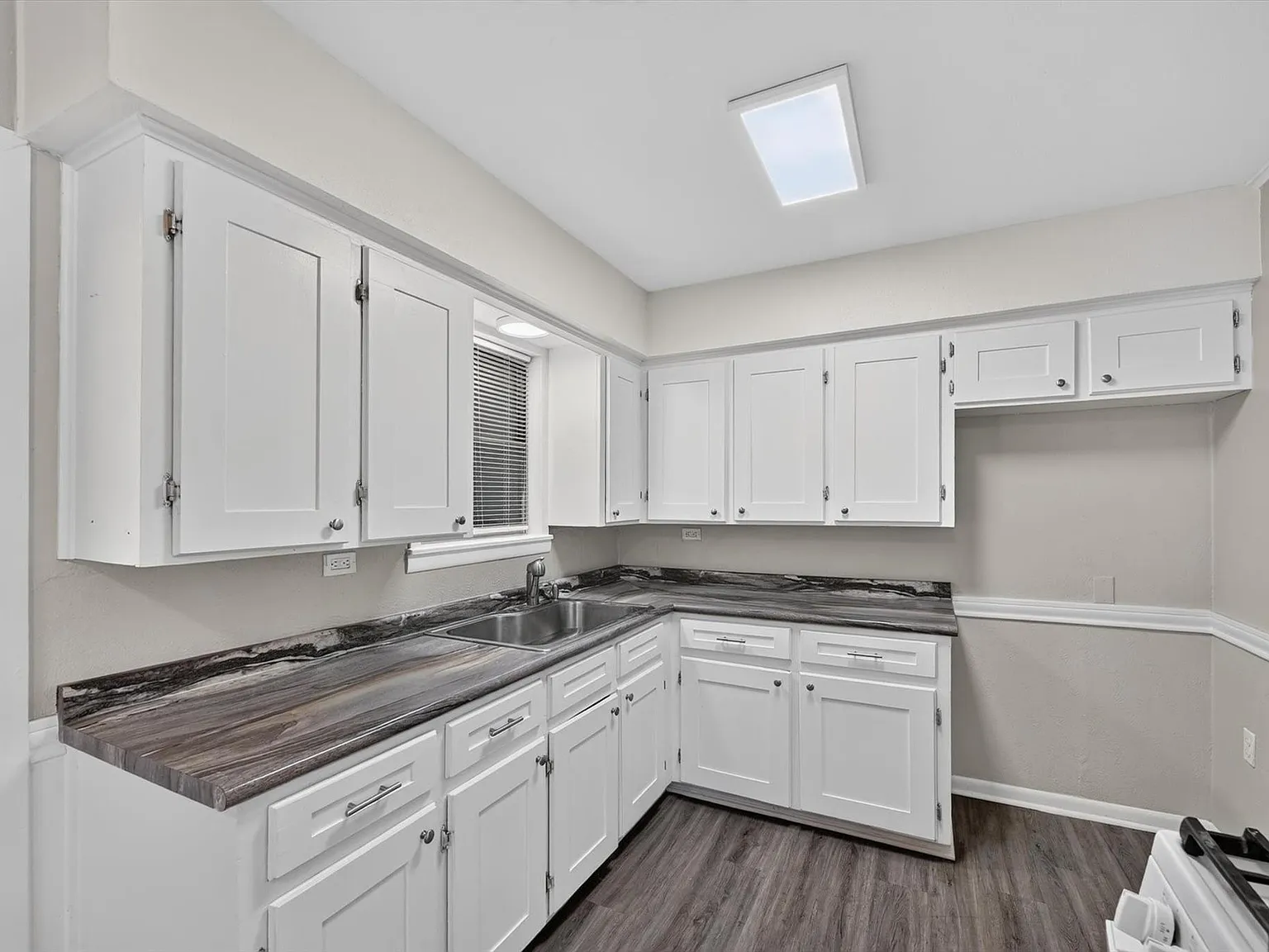 3 bed, 891 sqft, $1,400 — Photo 4