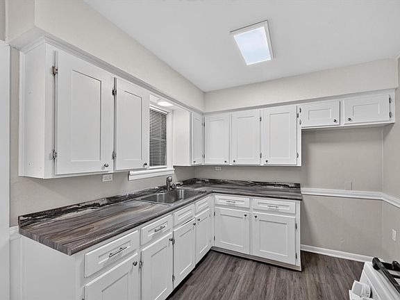 4th image of 208 D St