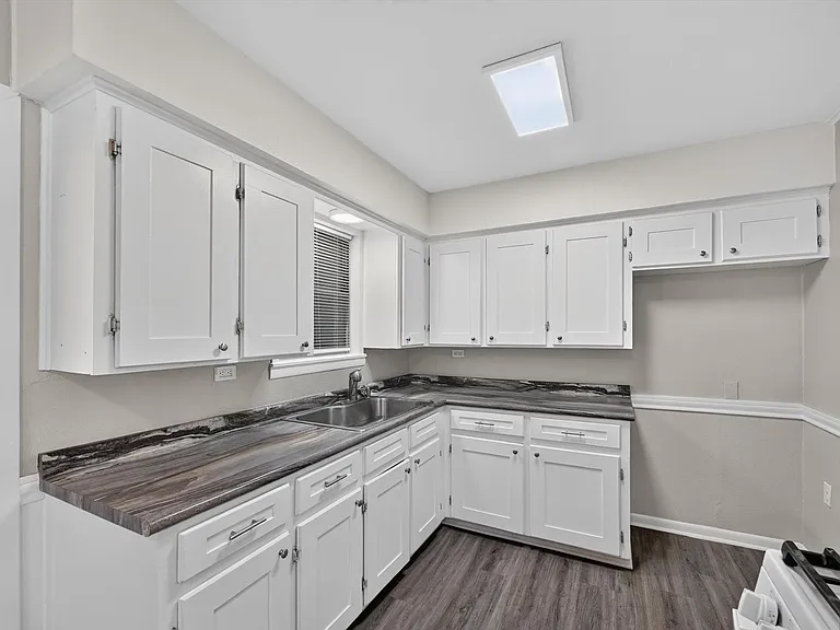 208 D St — Photo 4