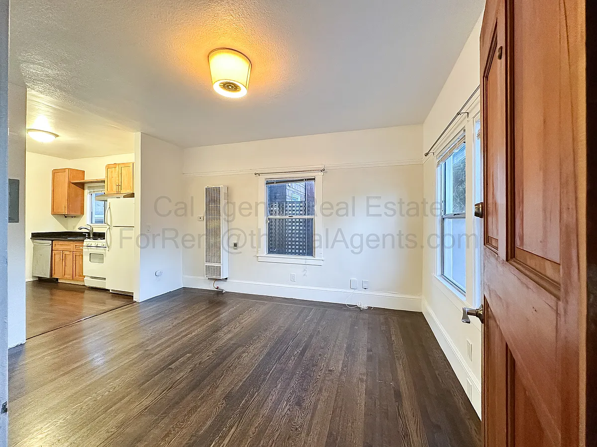 Building Photo - 5825 Genoa St #4