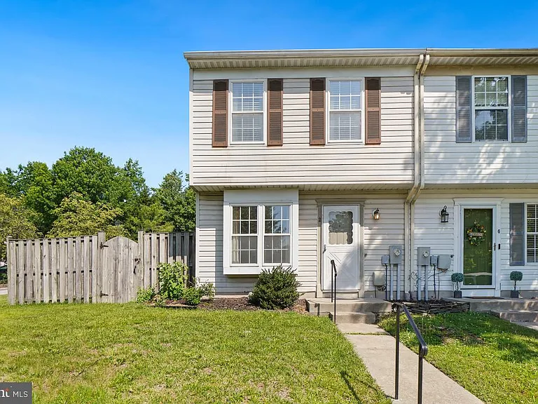 2 Chelmsford Ct — Photo 1
