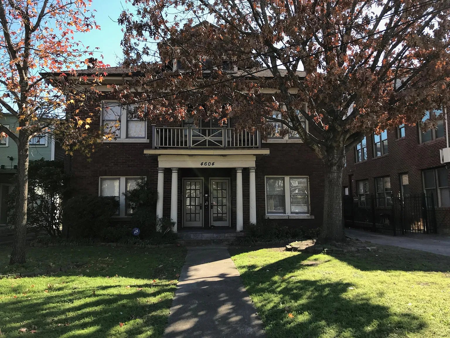 2 bed, 1.5 bath, 975 sqft, $1,550 — Photo 1