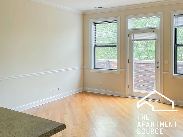3229 N Kenmore Ave #3 — Photo 2