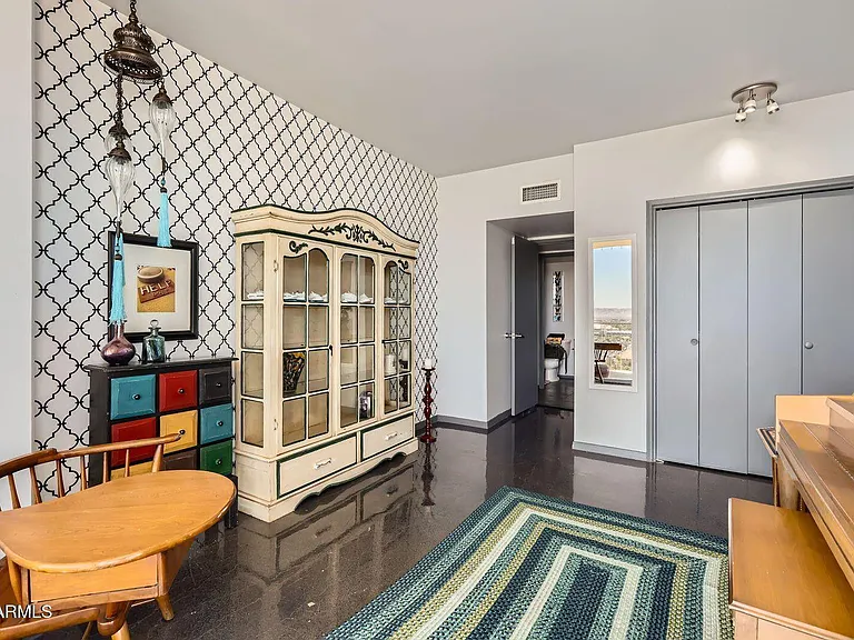 207 W Clarendon Ave #G18 — Photo 13