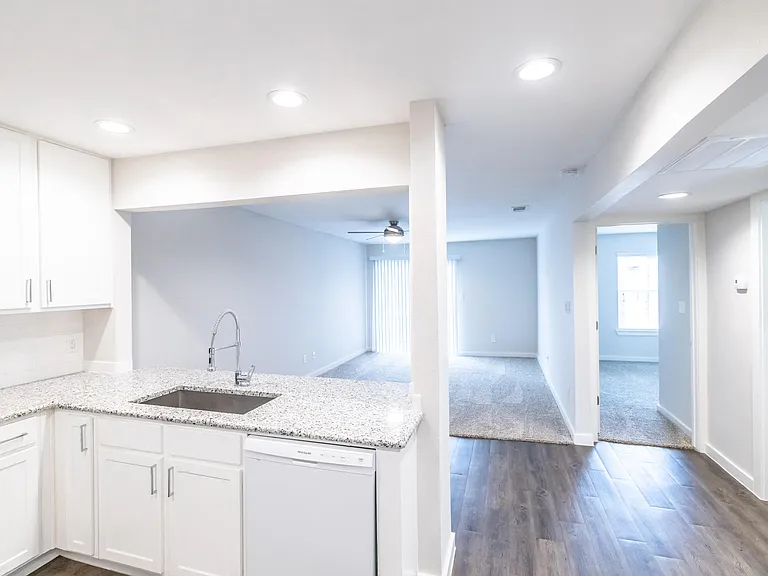 Central Park Apartments — Photo 26
